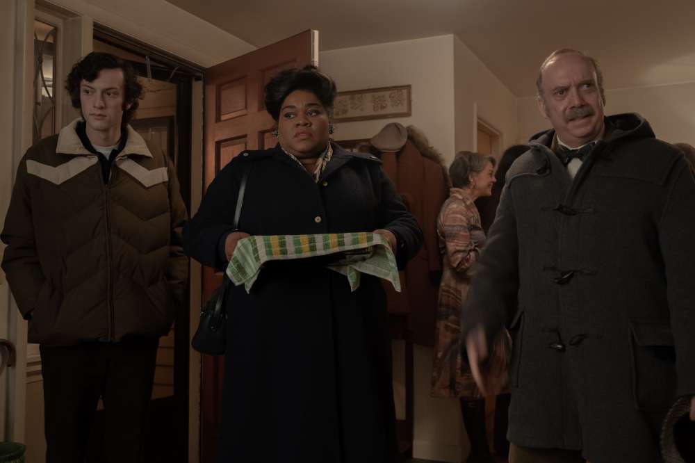 HO_02661_R (l-r.) Dominic Sessa stars as Angus Tully, Da’Vine Joy Randolph as Mary Lamb and Paul Giamatti as Paul Hunham in director Alexander Payne’s THE HOLDOVERS, a Focus Features release.Credit: ...