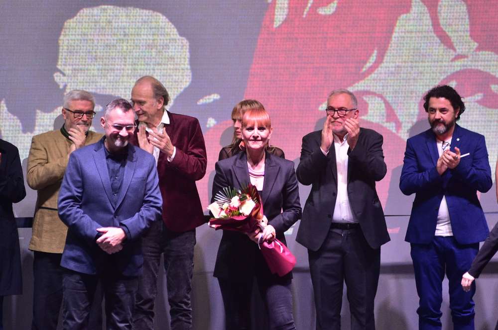 3.3. Poklanjanje ekipe filma "Ruski konzul"