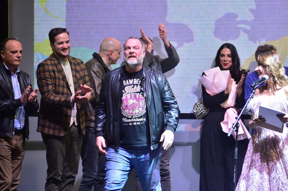 3.3. Poklanjanje ekipe filma "Ruski konzul"