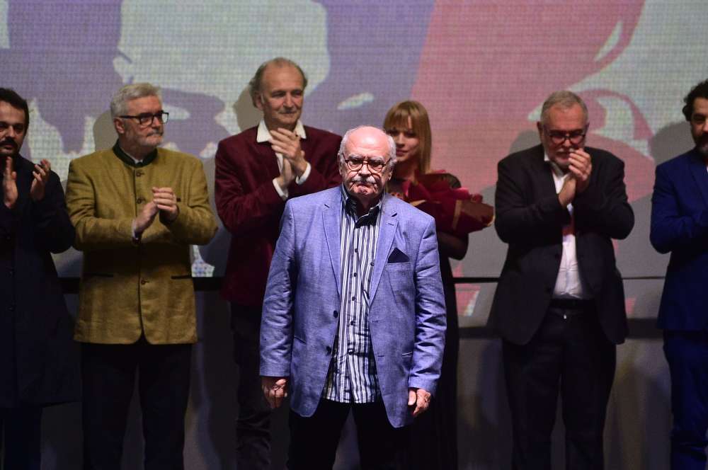 3.3. Poklanjanje ekipe filma "Ruski konzul"