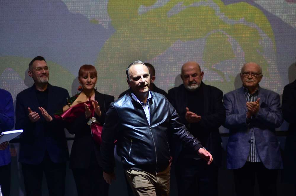3.3. Poklanjanje ekipe filma "Ruski konzul"