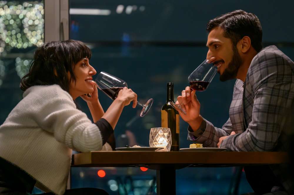 4167_D038_00275_RRitu Arya stars as Lena and Akshay Khanna as Salim in director Nida Manzoor’s POLITE SOCIETY, a Focus Features release.Credit: Parisa Taghizadeh / © 2023 FOCUS FEATURES LLC.